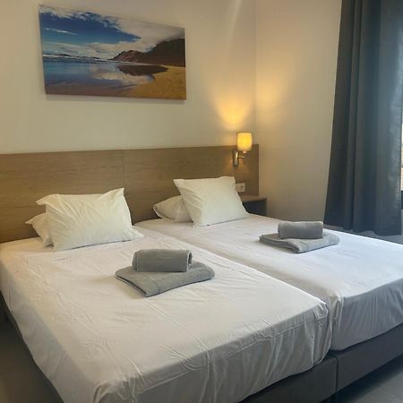 Stunning 2 Bedroom Seafront Apartment بويرتو ذيل كارمين المظهر الخارجي الصورة